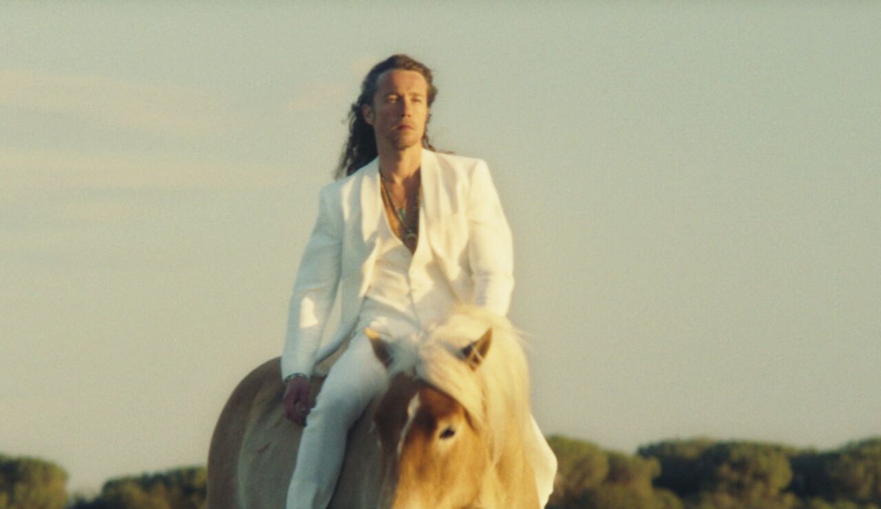 Eliot y Lola se van a casar y la ceremonia la va a oficiar &iexcl;Panda!