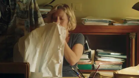 Lola está empezando a tener los primeros síntomas del embarazo Lola está empezando a tener los primeros síntomas del embarazo