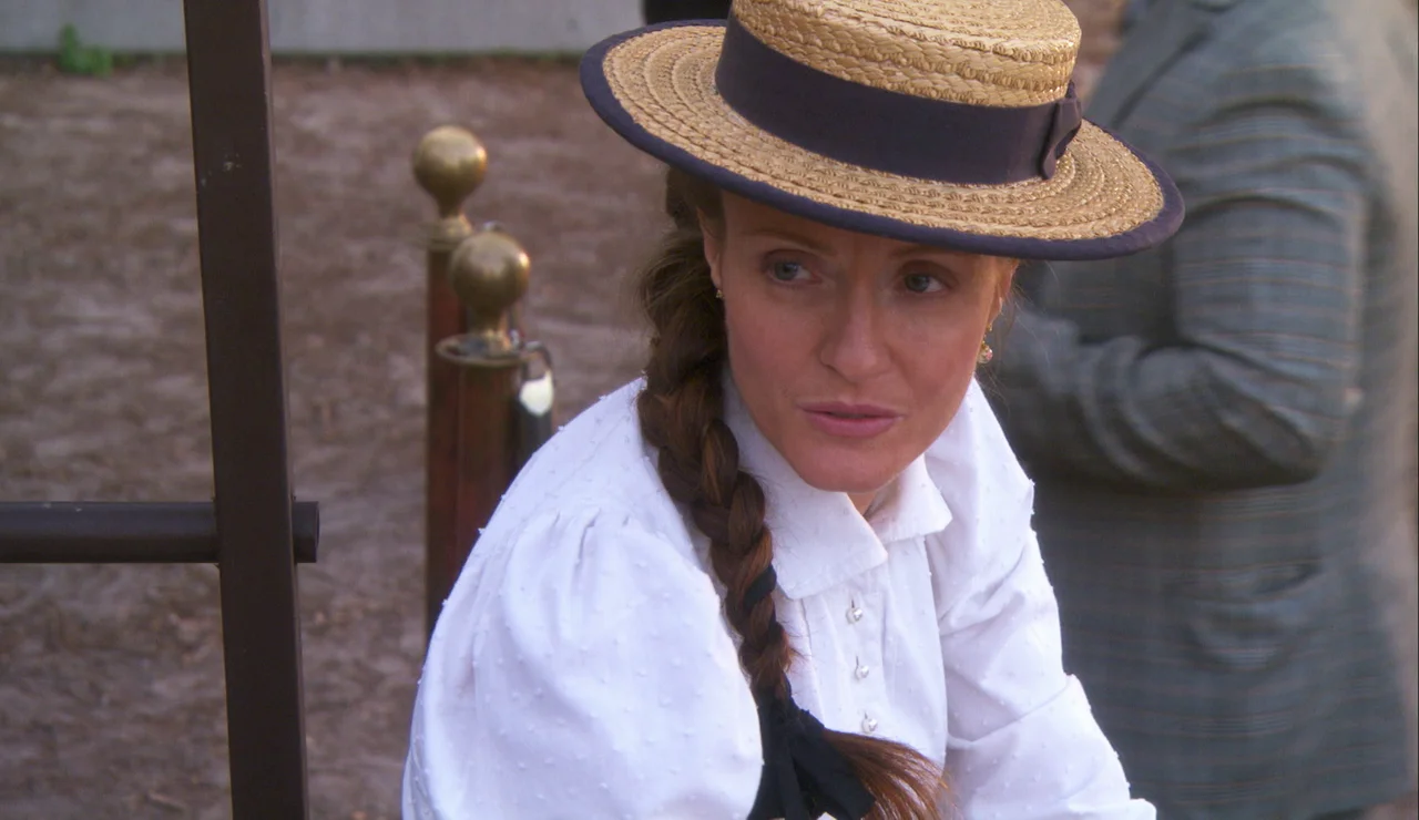 la forense Dra. Julia Ogden investiga la muerte de una mujer electrocutada