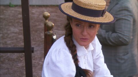 la forense Dra. Julia Ogden investiga la muerte de una mujer electrocutada