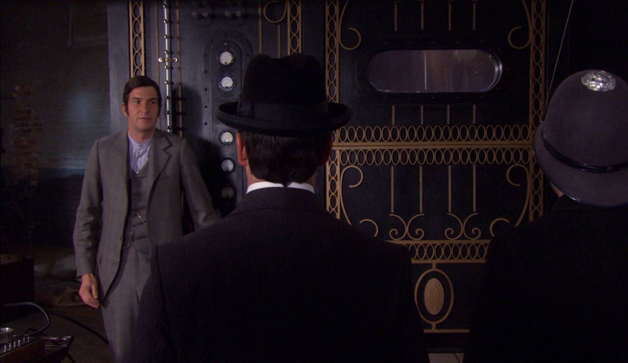 El detective William Murdoch investiga a un hombre que asegura poder viajar al futuro y evitar tragedias 