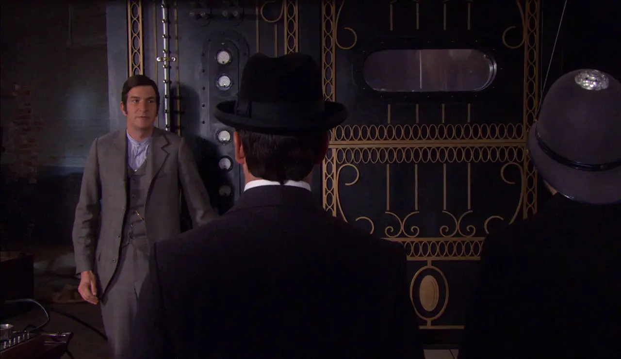 El detective William Murdoch investiga a un hombre que asegura poder viajar al futuro y evitar tragedias