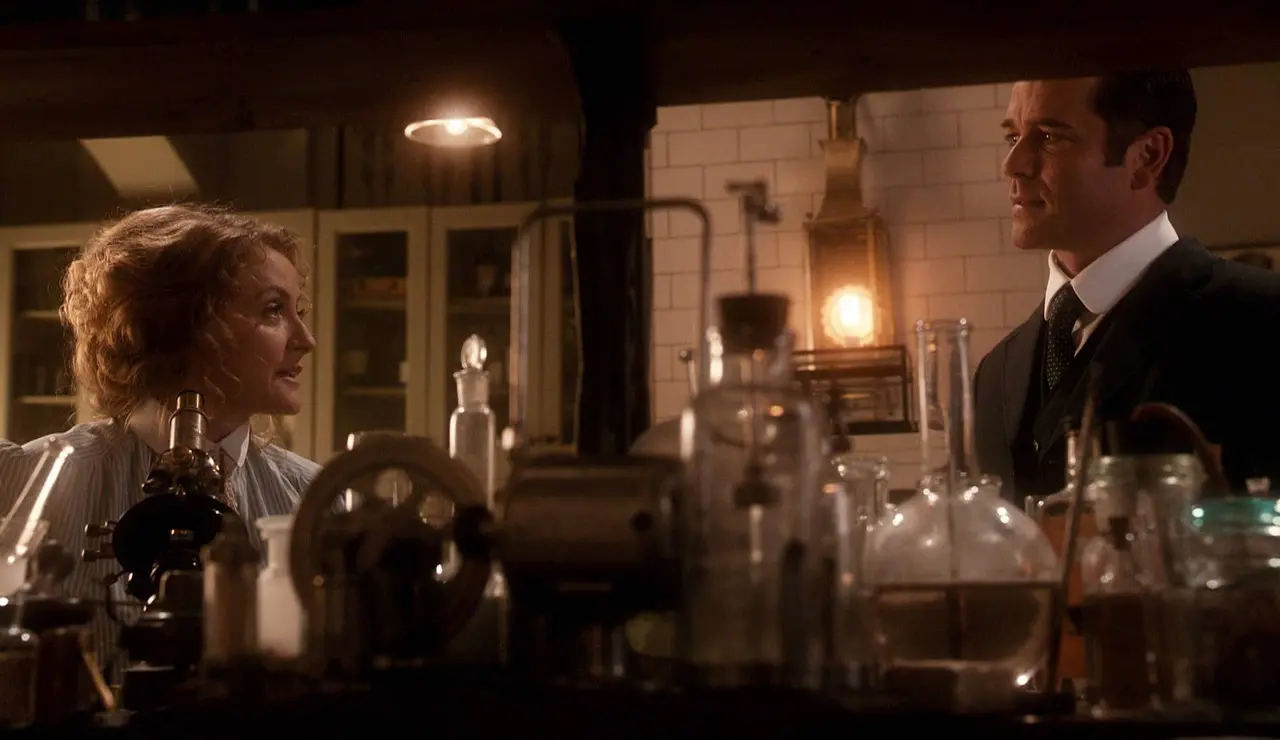 ¿Besos mortales? Murdoch persigue a un misterioso asesino en serie y todas las pistas apuntan a la novia de George
