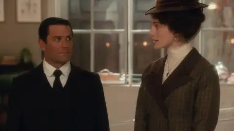 Murdoch señala a Violet Hart como principal sospechosa de la muerte de Robert Parker Murdoch señala a Violet Hart como principal sospechosa de la muerte de Robert Parker