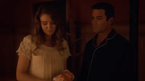 Un miembro de una expedición muere mientras Julia y William intentaban desconectar Un miembro de una expedición muere mientras Julia y William intentaban desconectar